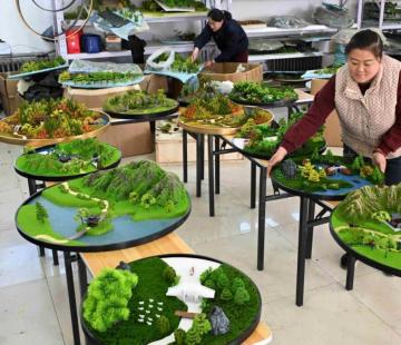 河北平山：小沙盘托起大产业